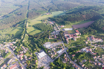 Vue aérienne de Monastère à Bitche dans le département Moselle, France