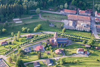 Vue aérienne de Église Saint-Louis de Saint-Louis-lès-Bitche (Lorraine) à Saint-Louis-lès-Bitche dans le département Moselle, France
