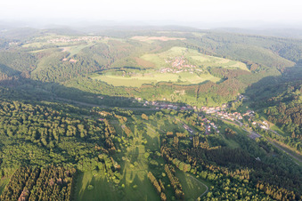 Vue aérienne de Hinsbourg dans le département Bas Rhin, France
