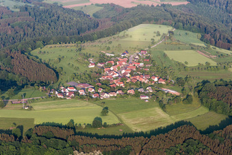 Vue aérienne de Hinsbourg dans le département Bas Rhin, France