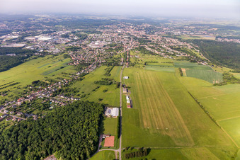 Photographie aérienne de Sarreguemines - Neunkirch, aérodrome à Frauenberg dans le département Moselle, France