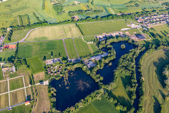 Vestiges Romains / Fouilles romaines à le quartier Reinheim in Gersheim dans le département Sarre, Allemagne d'en haut
