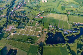 Vue aérienne de Fouilles de sites archéologiques de l'époque romaine sur le terrain du Parc culturel européen de Bliesbruck-Reinheim. en Reinheim à le quartier Reinheim in Gersheim dans le département Sarre, Allemagne