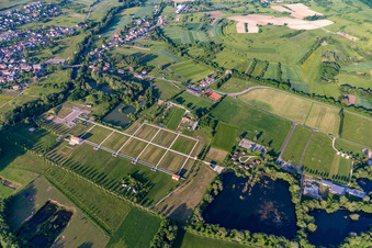 Vue aérienne de Vestiges Romains / Fouilles romaines à le quartier Reinheim in Gersheim dans le département Sarre, Allemagne