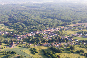 Vue aérienne de Siltzheim dans le département Bas Rhin, France