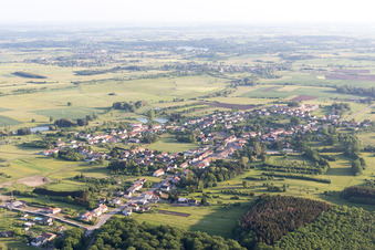 Vue aérienne de Grundviller dans le département Moselle, France
