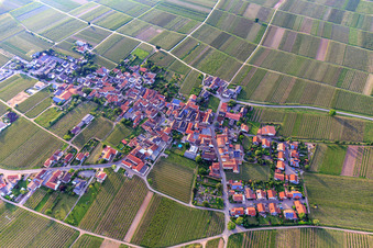 Vue aérienne de Vue d'ensemble du village depuis le sud-est à Flemlingen dans le département Rhénanie-Palatinat, Allemagne