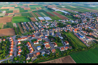 Vue aérienne de Moulin Deller à le quartier Hochdorf in Hochdorf-Assenheim dans le département Rhénanie-Palatinat, Allemagne