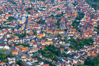 Vue aérienne de Saint-Jacques à Schifferstadt dans le département Rhénanie-Palatinat, Allemagne