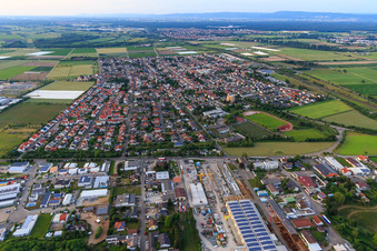 Vue aérienne de Vue de la ville depuis le sud à Neulußheim dans le département Bade-Wurtemberg, Allemagne