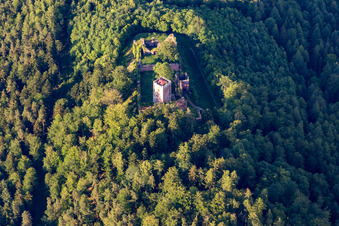Vue oblique de Château de Wildenberg à le quartier Preunschen in Kirchzell dans le département Bavière, Allemagne