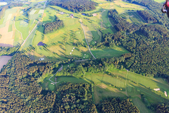 Vue aérienne de Parcours de golf du Golfclub Mudau et Leisure Facilities GmbH à le quartier Untermudau in Mudau dans le département Bade-Wurtemberg, Allemagne