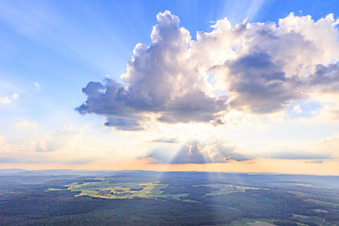 Photographie aérienne de Nuages au-dessus de l'Odenwald depuis l'est à le quartier Auerbach in Mudau dans le département Bade-Wurtemberg, Allemagne