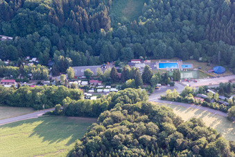 Vue aérienne de Camping Odenwald à le quartier Krumbach in Limbach dans le département Bade-Wurtemberg, Allemagne