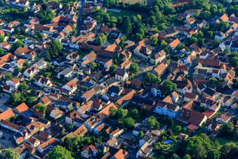 Vue aérienne de Vue de la ville depuis le nord-ouest à Undenheim dans le département Rhénanie-Palatinat, Allemagne