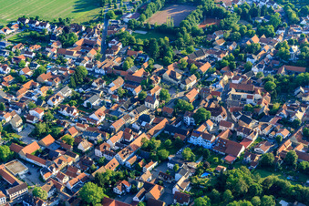Vue aérienne de Vue de la ville depuis le nord-ouest à Undenheim dans le département Rhénanie-Palatinat, Allemagne