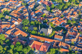 Vue aérienne de Église protestante Westhofen à Westhofen dans le département Rhénanie-Palatinat, Allemagne