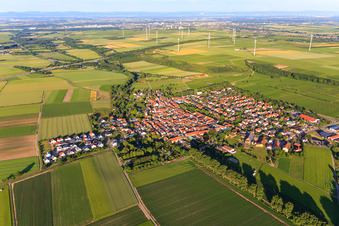 Vue aérienne de Vue de la ville depuis le nord-ouest à Mörstadt dans le département Rhénanie-Palatinat, Allemagne