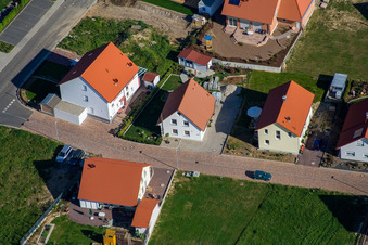 Vue oblique de Dans le champ inférieur à le quartier Schaidt in Wörth am Rhein dans le département Rhénanie-Palatinat, Allemagne