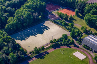 Vue oblique de TUS 1908 Schaidt, installations sportives à le quartier Schaidt in Wörth am Rhein dans le département Rhénanie-Palatinat, Allemagne