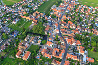 Vue aérienne de Burgstr à Friedelsheim dans le département Rhénanie-Palatinat, Allemagne