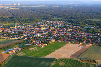 Vue aérienne de Vue de la ville depuis le nord à Kandel dans le département Rhénanie-Palatinat, Allemagne