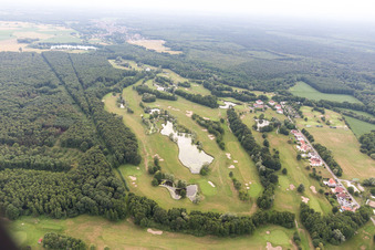 Club de golf à Soufflenheim dans le département Bas Rhin, France vue d'en haut