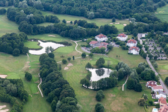 Club de golf à Soufflenheim dans le département Bas Rhin, France depuis l'avion