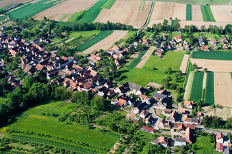 Cleebourg dans le département Bas Rhin, France du point de vue du drone