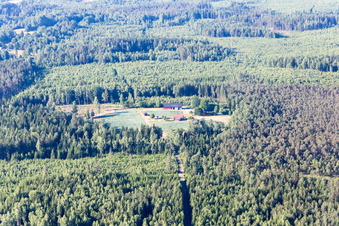 Vue aérienne de Lönashult dans le département Kronobergs län, Suède