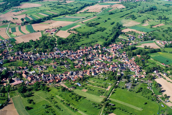 Vue aérienne de Preuschdorf dans le département Bas Rhin, France