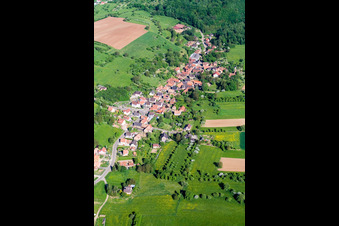 Vue aérienne de Vue sur le village à Gœrsdorf dans le département Bas Rhin, France