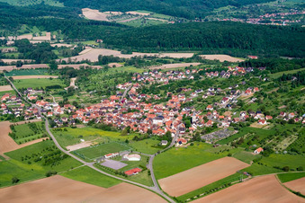 Vue aérienne de Champs agricoles et terres agricoles à Gœrsdorf dans le département Bas Rhin, France