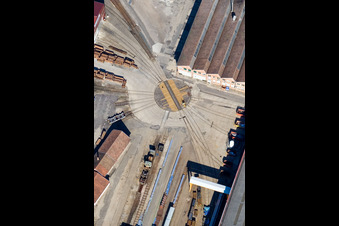 Vue aérienne de Plaque tournante de voie sur le site de l'usine Alstom Transport Reichshoffen à Reichshoffen dans le département Bas Rhin, France