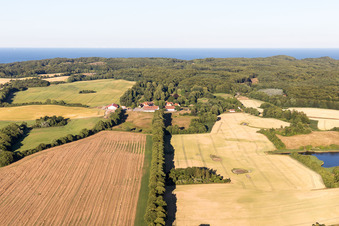Vue aérienne de Klintholm Mon (DK), Dieux de Klintholm à Borre dans le département Sjaelland, Danemark