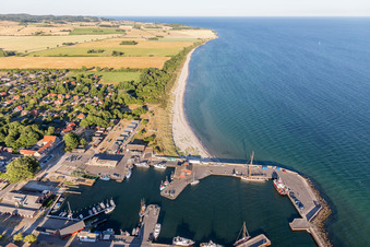 Borre dans le département Sjaelland, Danemark du point de vue du drone