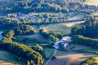 Vue aérienne de (DK), Møns Klint Resort et Camping à Borre dans le département Sjaelland, Danemark