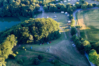(DK), Møns Klint Resort et Camping à Borre dans le département Sjaelland, Danemark vue d'en haut