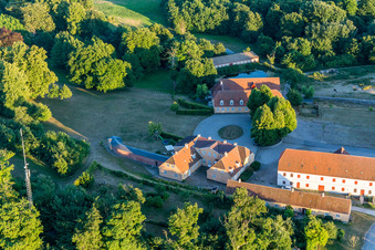 Vue d'oiseau de Klintholm Mon (DK), Dieux de Klintholm à Borre dans le département Sjaelland, Danemark