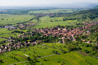 Neuwiller-lès-Saverne dans le département Bas Rhin, France depuis l'avion