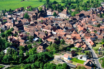 Vue d'oiseau de Neuwiller-lès-Saverne dans le département Bas Rhin, France