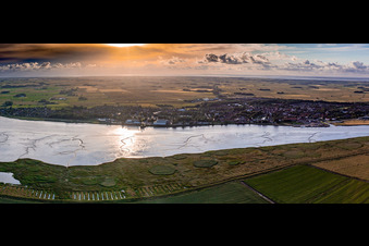 Vue aérienne de Formation de criques de marée sur les rives avec vasières le long du cours de l'Eider à Tönning dans le département Schleswig-Holstein, Allemagne