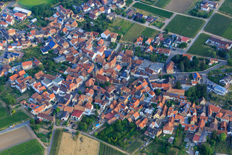 Vue aérienne de Vue d'ensemble de la ville depuis le sud à Frankweiler dans le département Rhénanie-Palatinat, Allemagne