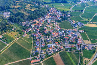 Vue aérienne de Vue d'ensemble de la ville depuis le sud à Gleisweiler dans le département Rhénanie-Palatinat, Allemagne