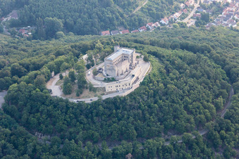 Image drone de Oberhambach, Château de Hambach à le quartier Diedesfeld in Neustadt an der Weinstraße dans le département Rhénanie-Palatinat, Allemagne