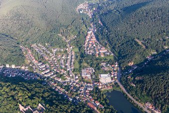 Vue aérienne de B37 à le quartier Hausen in Bad Dürkheim dans le département Rhénanie-Palatinat, Allemagne