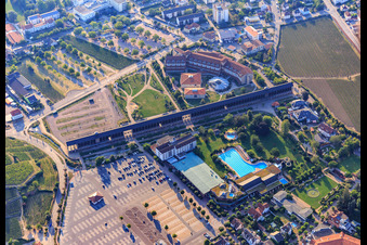 Vue aérienne de Gradierbau Saline sur la Wurstmarktplatz à le quartier Pfeffingen in Bad Dürkheim dans le département Rhénanie-Palatinat, Allemagne
