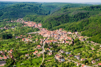 Vue aérienne de Champs agricoles et terres agricoles à Saint-Jean-Saverne dans le département Bas Rhin, France