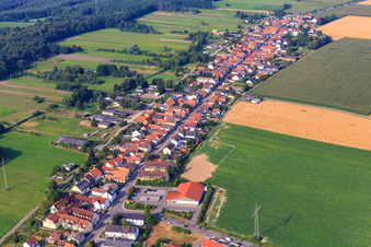 Vue aérienne de La Saarstraße vue du nord-est à Kandel dans le département Rhénanie-Palatinat, Allemagne
