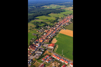 Vue aérienne de La Saarstraße vue du nord-est à Kandel dans le département Rhénanie-Palatinat, Allemagne